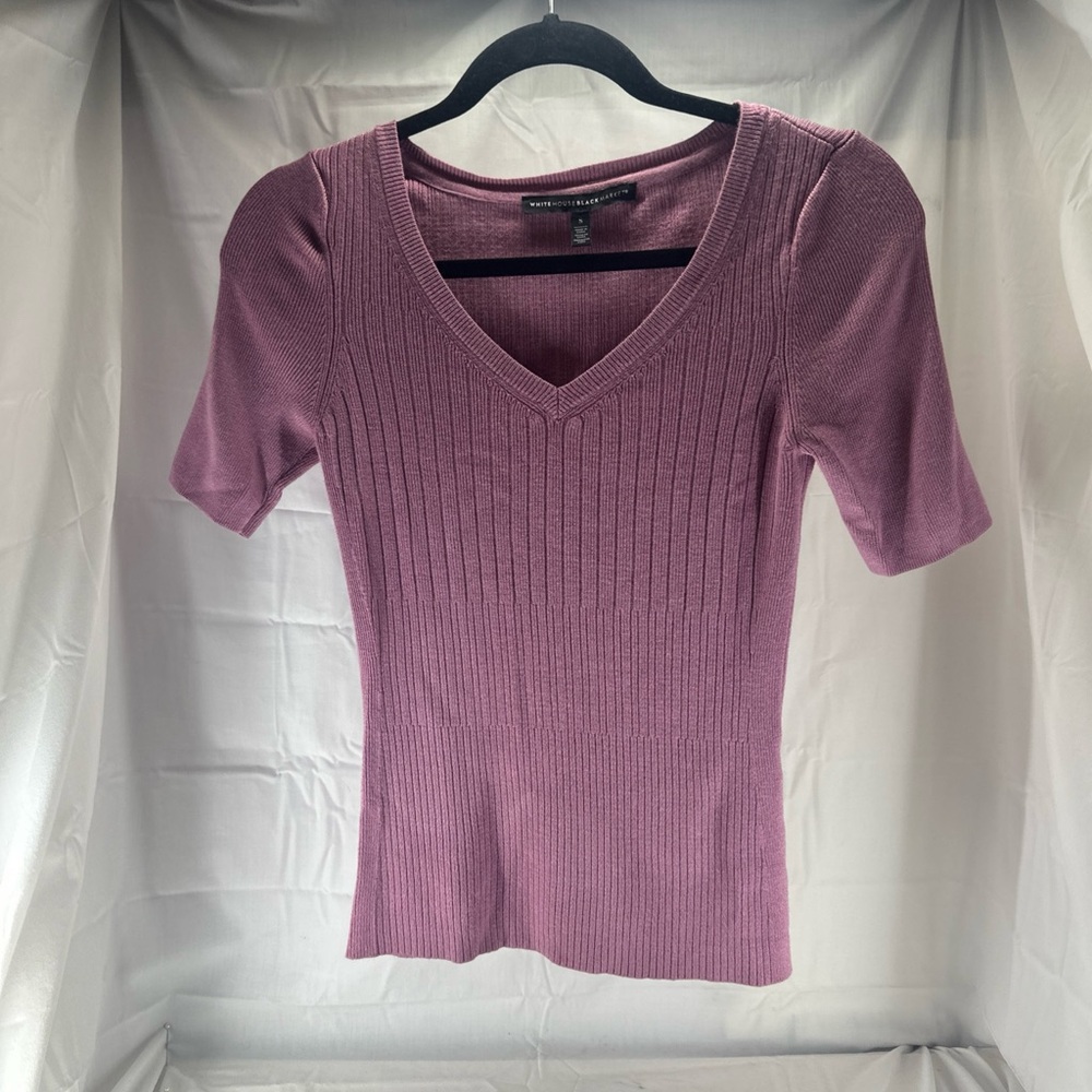 White House, Black market Women's V-Neck Ribbed Top - Purple